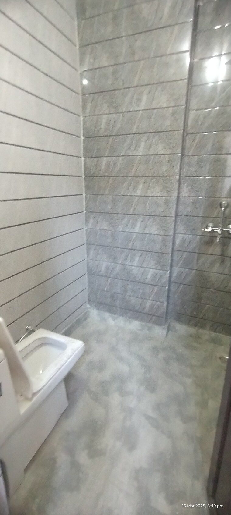 Bathroom, uttam nagar 3 Bedroom 100 Sq.Yd. Builder Floor In Uttam Nagar Delhi 8353237