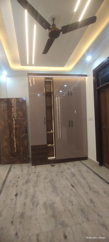 Furnished Amenities in 3 BHK Builder Floor at Uttam Nagar – for Sale