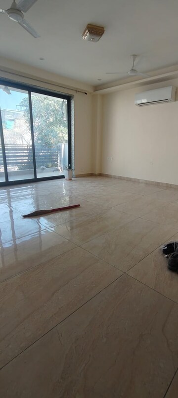 Room in 4 BHK Builder Floor at Uppal Gurgaon 99, Sector 99 – for Rent