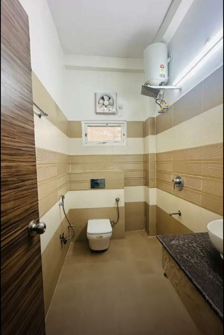 Bathroom, gomti nagar 5 Bedroom 8500 Sq.Ft. Villa In Gomti Nagar Lucknow 8353367