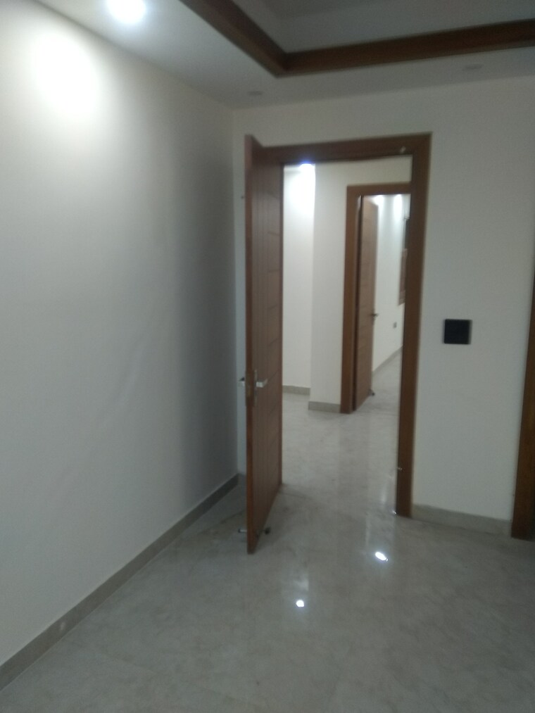 Room, sector 43 3 Bedroom 250 Sq.Yd. Builder Floor In Sector 43 Faridabad 8353390