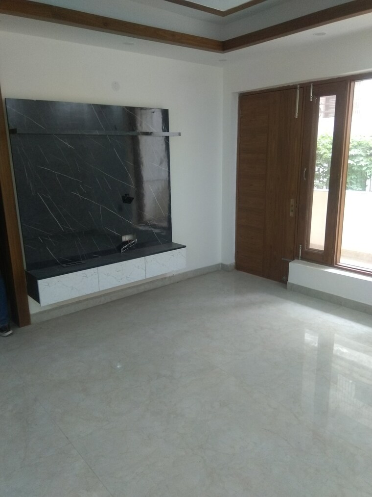 undefined, sector 43 3 Bedroom 250 Sq.Yd. Builder Floor In Sector 43 Faridabad 8353390