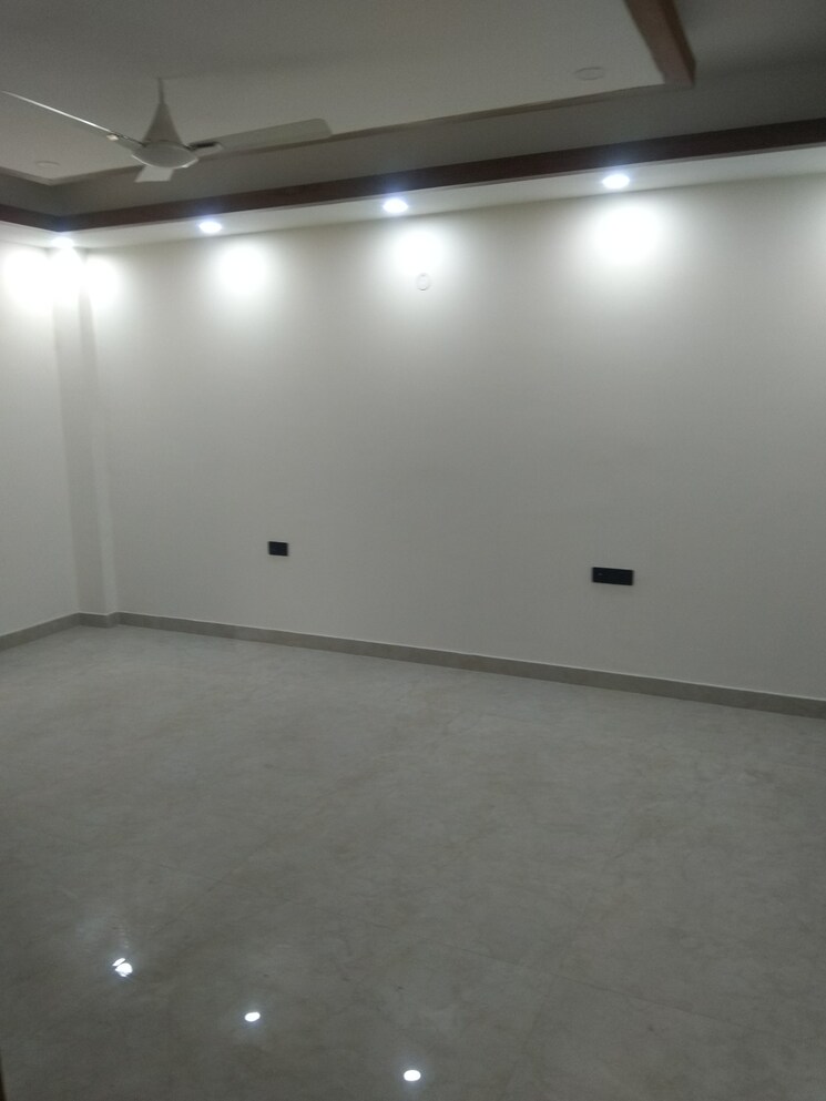 Room, sector 43 3 Bedroom 250 Sq.Yd. Builder Floor In Sector 43 Faridabad 8353390