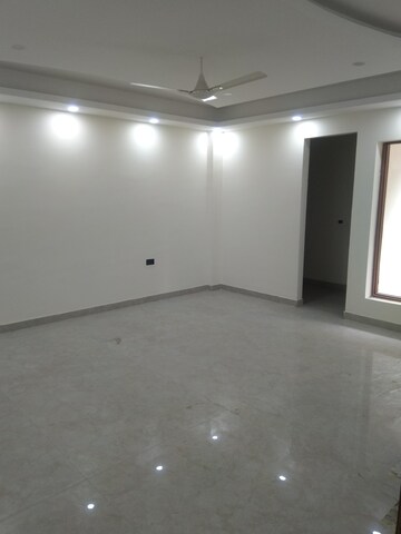 Room in 3 BHK Builder Floor at Sector 43 – for Sale