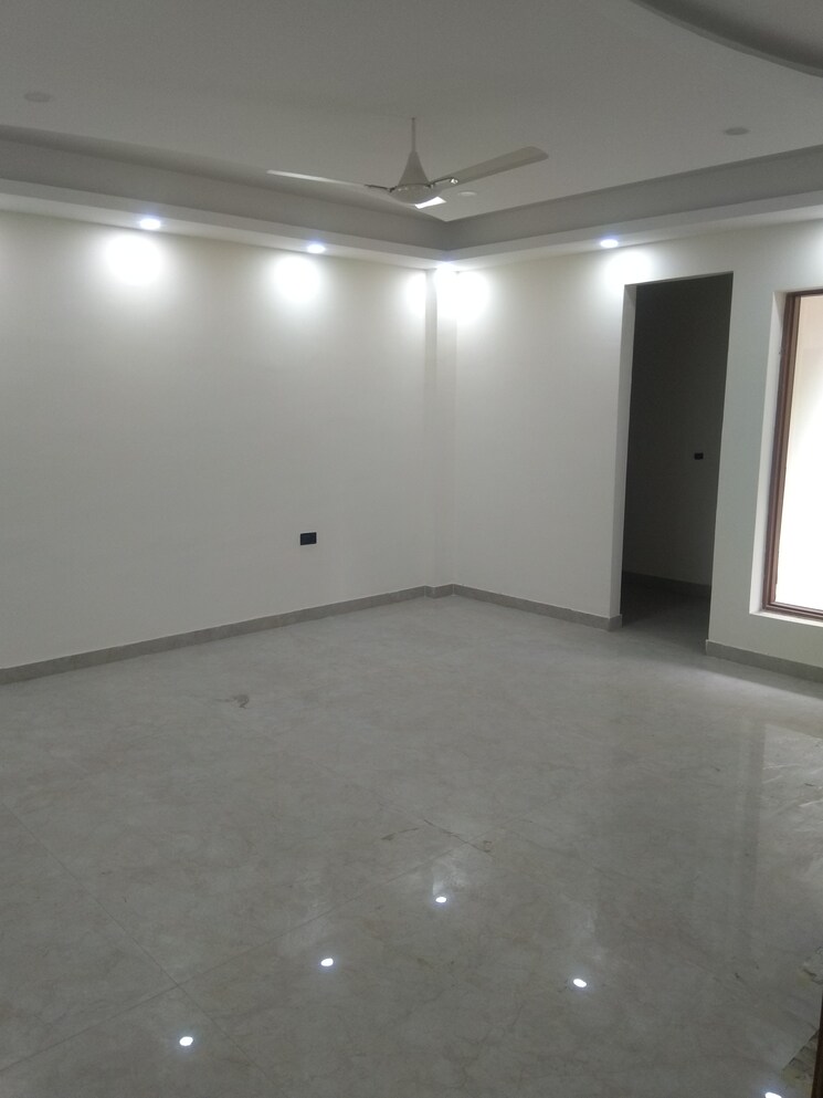 Room, sector 43 3 Bedroom 250 Sq.Yd. Builder Floor In Sector 43 Faridabad 8353390