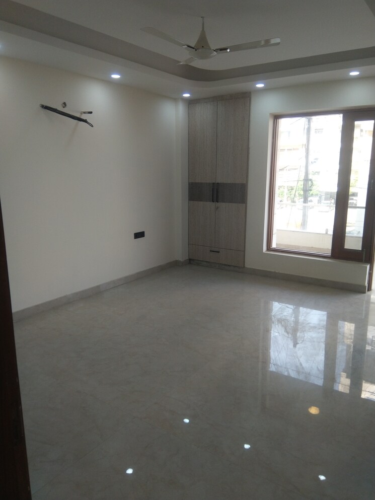 Room, sector 43 3 Bedroom 250 Sq.Yd. Builder Floor In Sector 43 Faridabad 8353390