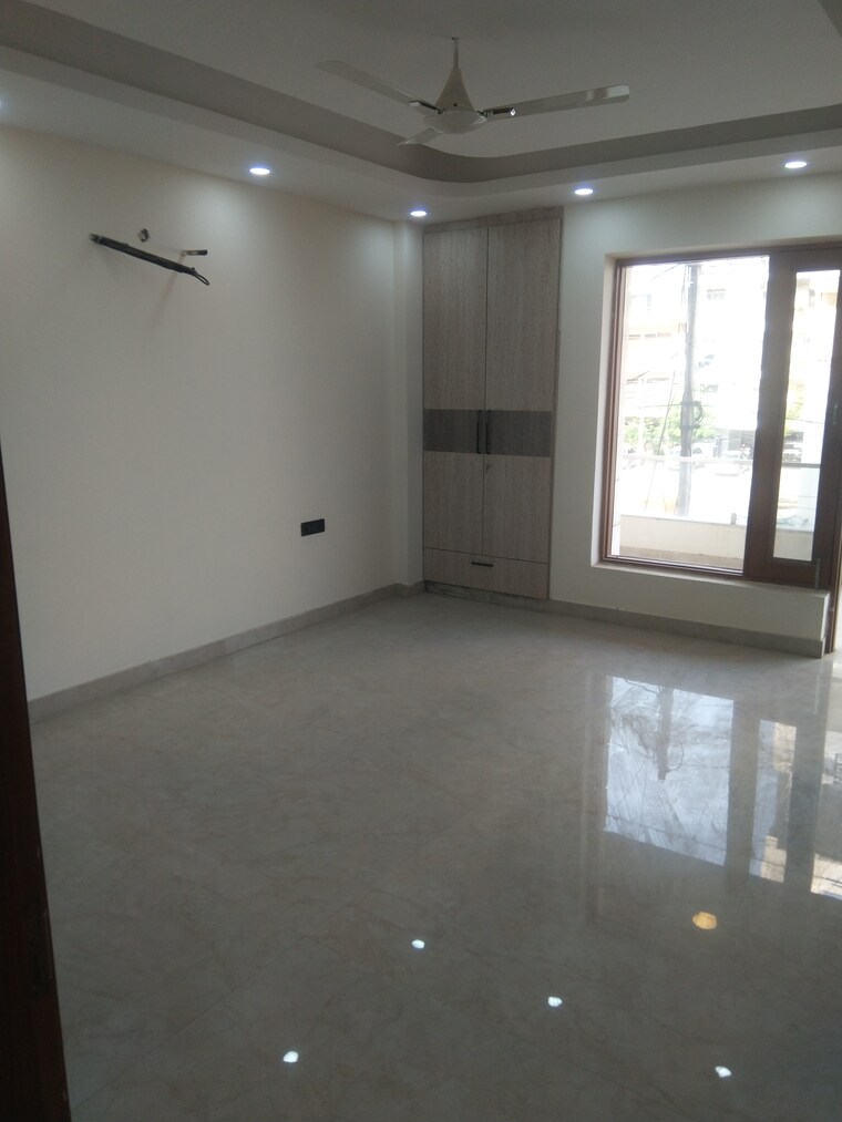 Room, sector 43 3 Bedroom 250 Sq.Yd. Builder Floor In Sector 43 Faridabad 8353390