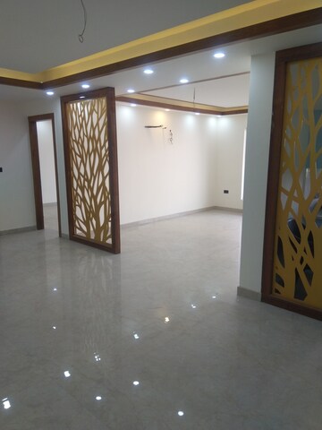 Room in 3 BHK Builder Floor at Sector 43 – for Sale