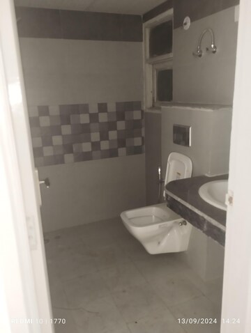 Bathroom in 3 BHK Apartment at Signature Global The Millennia, Sector 37d – for Rent