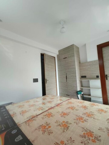 Bedroom in 2 BHK Builder Floor at Sector 38 – for Rent