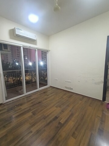 Room in 3 BHK Apartment at Runwal Greens, Mulund West – for Rent