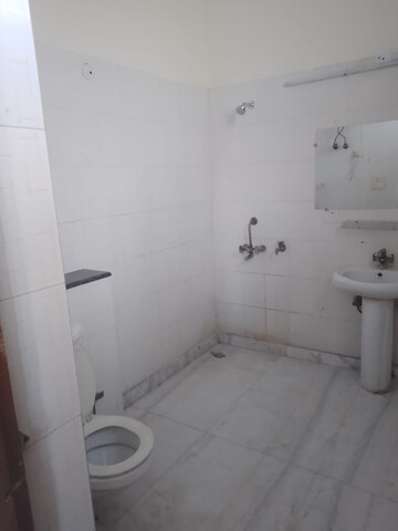 Bathroom in 5 BHK Apartment at Sector 47 – for Rent