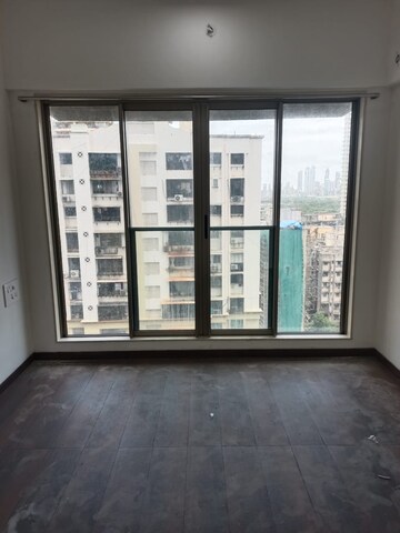 Room in 2 BHK Apartment at Chandak Cornerstone, Worli – for Rent