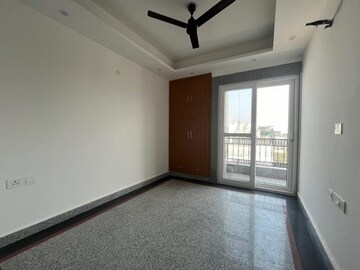 Room in 3 BHK Apartment at Saket – for Rent