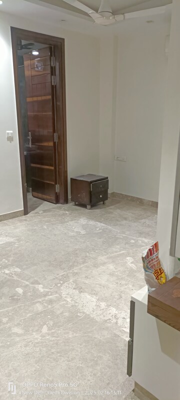 Room in 3 BHK Builder Floor at Janakpuri – for Sale
