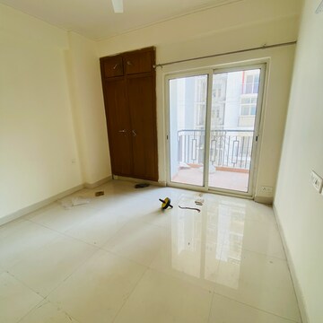 Room in 3 BHK Apartment at Maxblis White House, Sector 75 – for Rent