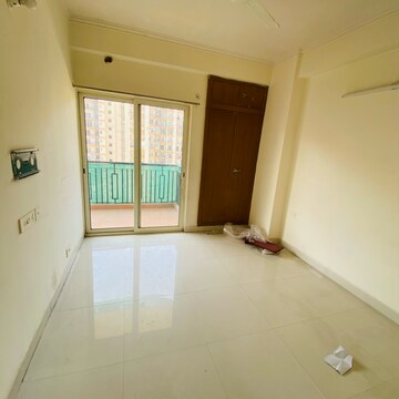 Room in 3 BHK Apartment at Maxblis White House, Sector 75 – for Rent