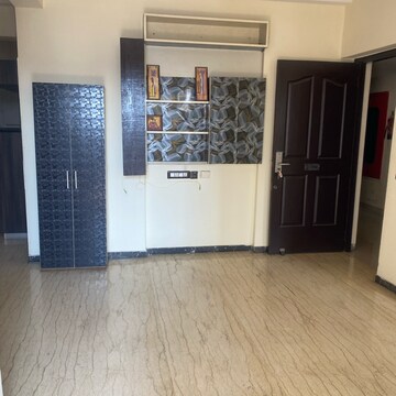 Room in 2.5 BHK Apartment at Dasnac The Jewel, Sector 75 – for Rent