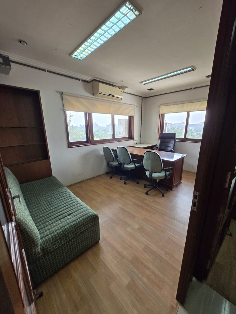  Parking, race course circle Commercial Office Space 2200 Sq.Ft. In Race Course Circle Vadodara 8353962