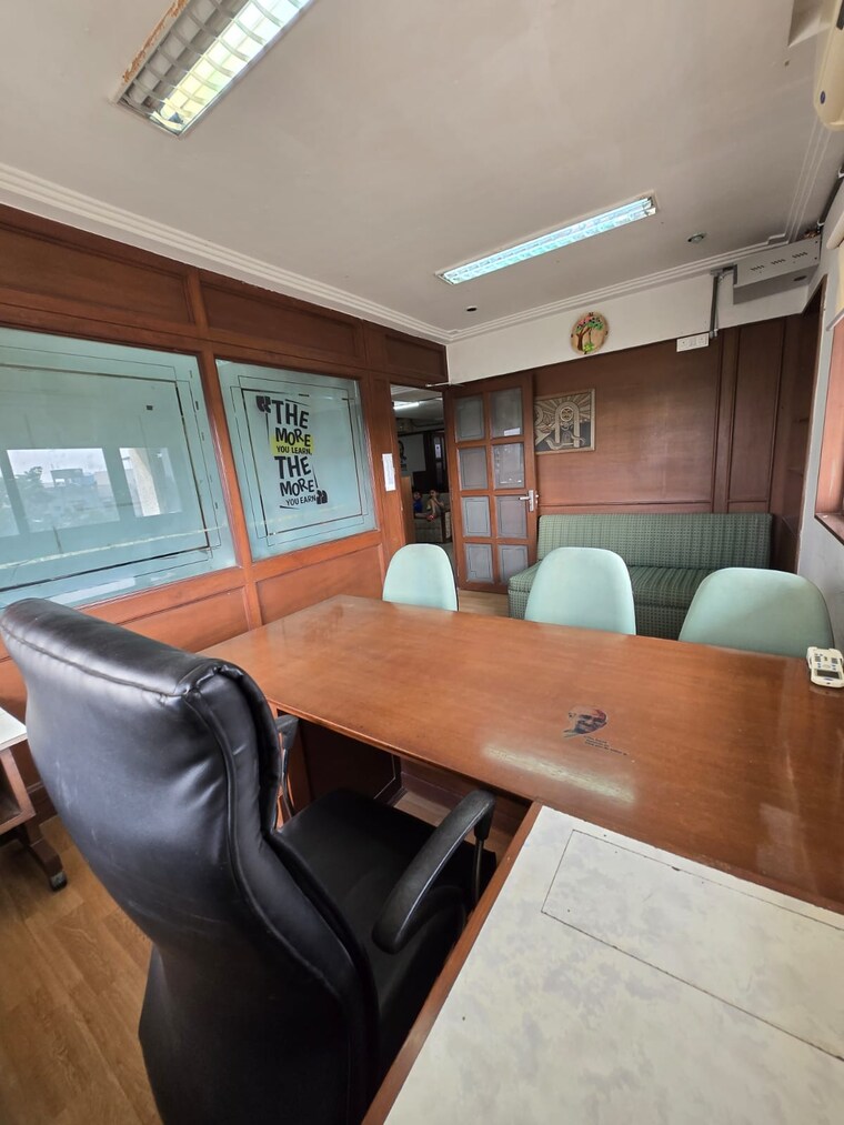 Team Area, race course circle Commercial Office Space 2200 Sq.Ft. In Race Course Circle Vadodara 8353962