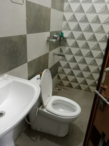 Bathroom in 1.5 BHK Builder Floor at Ansals Sushant City – for Rent