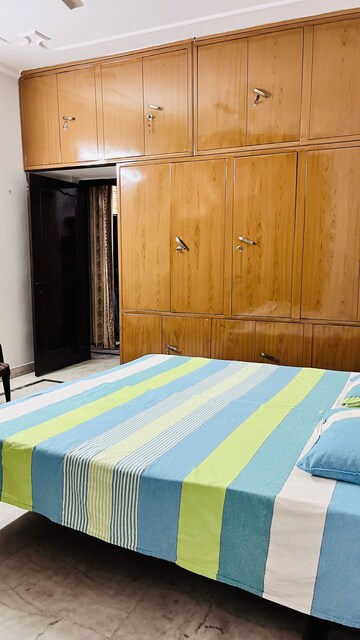 Bedroom in 3 BHK Builder Floor at Sector 39 – for Rent
