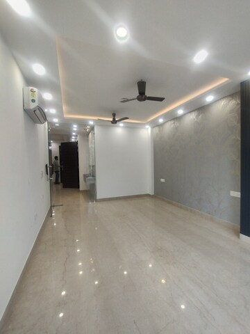 Furnished Amenities in 3 BHK Builder Floor at Ansal Sushant Lok I, Sector 43 – for Rent