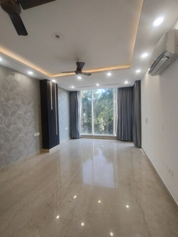 Furnished Amenities in 3 BHK Builder Floor at Ansal Sushant Lok I, Sector 43 – for Rent