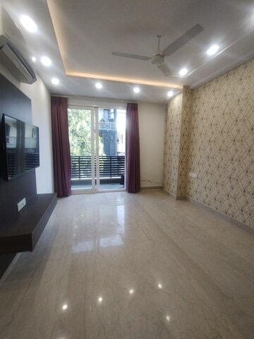Building Lobby in 3 BHK Builder Floor at Ansal Sushant Lok I, Sector 43 – for Rent