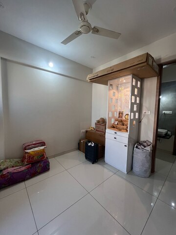 Room in 2 BHK Apartment at Pimple Nilakh – for Rent