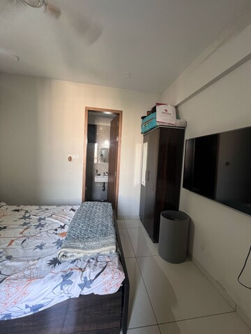 Room in 2 BHK Apartment at Pimple Nilakh – for Rent