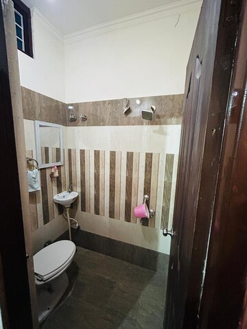 2 BHK Builder Floor For Rent in Sahastradhara Road