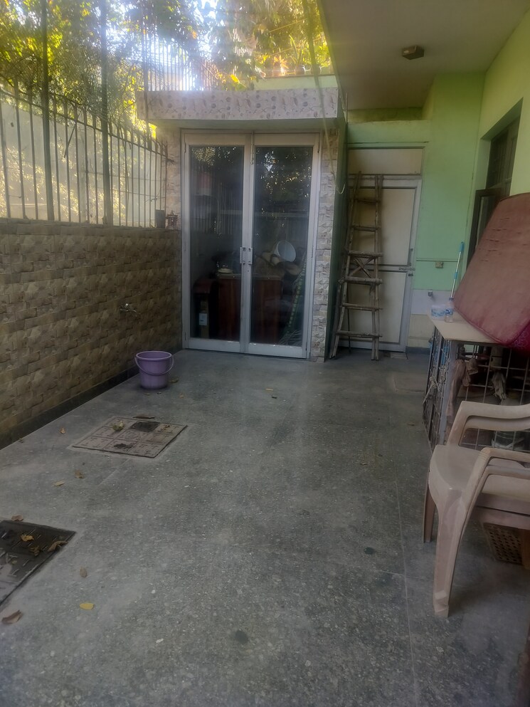  Parking, palam-vihar-residents-association 3.5 Bedroom 1500 Sq.Ft. Builder Floor In Palam Vihar Gurgaon 8354180