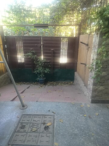 Parking in 3.5 BHK Builder Floor at Palam Vihar Residents Association, Palam Vihar – for Sale