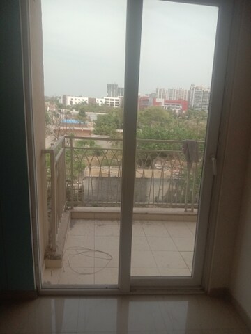 2 BHK Apartment For Rent in Mahagun Mywoods, Sector 16c Greater Noida