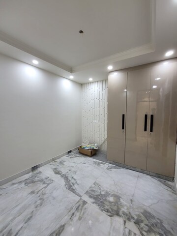 Room in 2 BHK Apartment at Amar Colony – for Rent