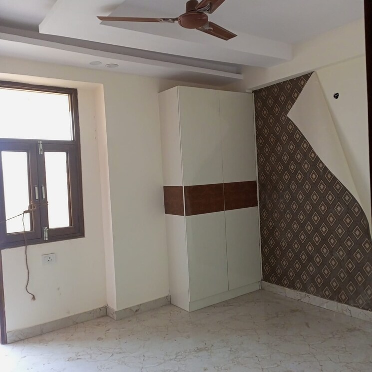 undefined, sector 73 1 RK 350 Sq.Ft. Builder Floor In Sector 73 Noida 8354263