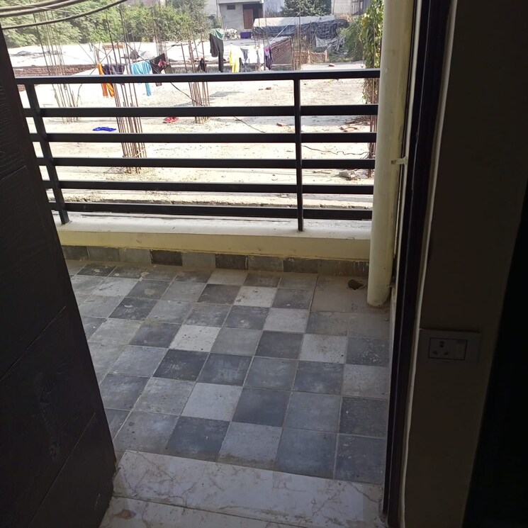 Balcony, sector 73 1 RK 350 Sq.Ft. Builder Floor In Sector 73 Noida 8354263