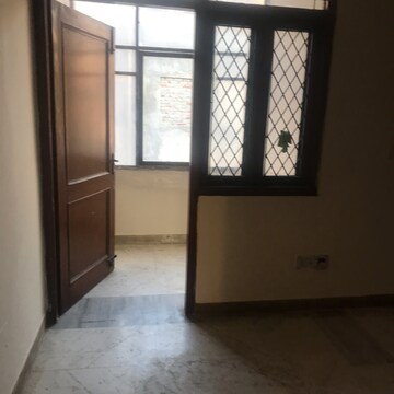 Room in 2 BHK Builder Floor at Lajpat Nagar ii – for Rent