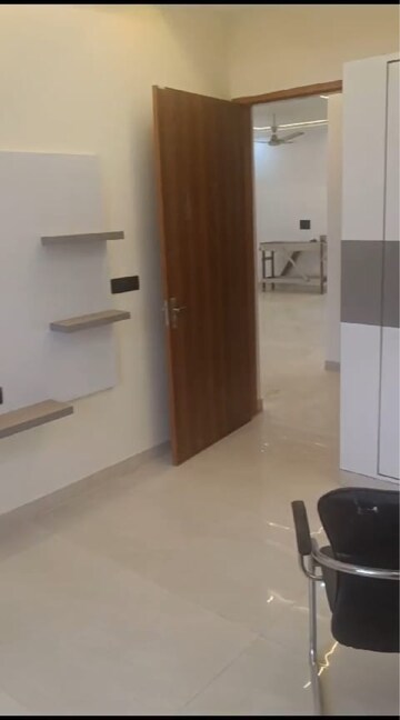 Room in 3 BHK Builder Floor at Sector 35 – for Rent