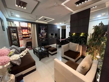 Master Bedroom in 3 BHK Apartment at Gaur City 2 - 14th Avenue, Sector 16c Greater Noida – for Rent