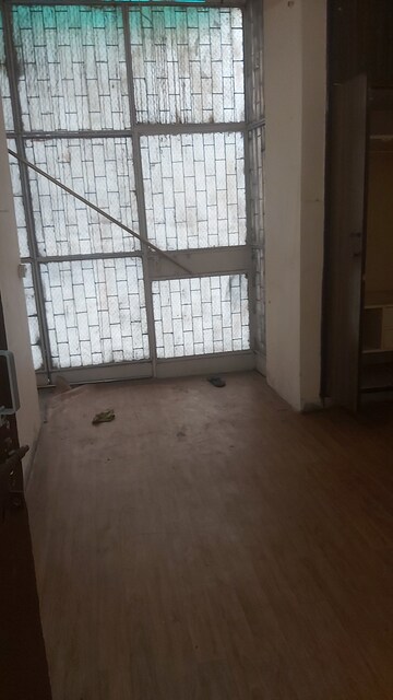 Living Room in 3.5 BHK Apartment at Mayur Vihar – for Rent