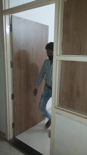 Parking in 1 RK Builder Floor at Mayur Vihar – for Rent