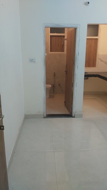 Furnished Amenities in 1 RK Builder Floor at Mayur Vihar – for Rent