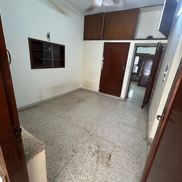 Bedroom in 2 BHK Builder Floor at South Extension ii – for Rent