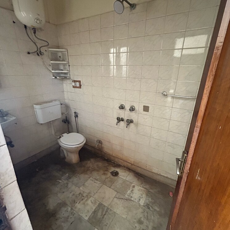 Bathroom, south extension ii 2 Bedroom 1800 Sq.Ft. Builder Floor In South Extension ii Delhi 8354434