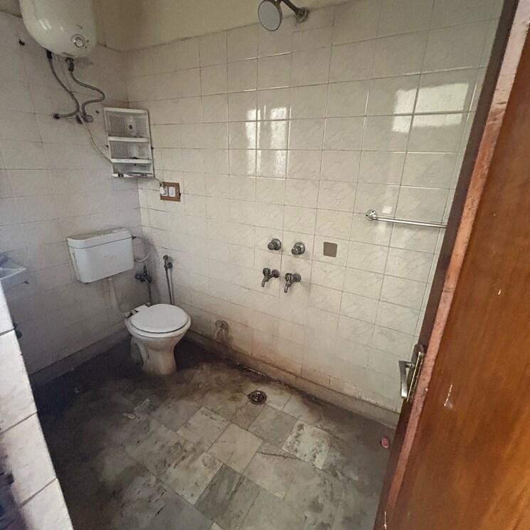 Bathroom, south extension ii 2 Bedroom 1800 Sq.Ft. Builder Floor In South Extension ii Delhi 8354434