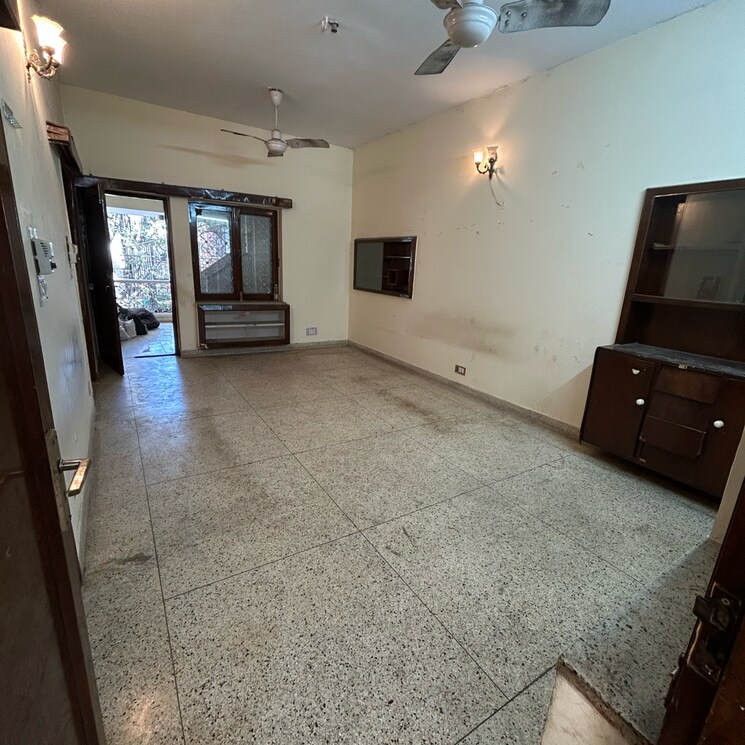  Parking, south extension ii 2 Bedroom 1800 Sq.Ft. Builder Floor In South Extension ii Delhi 8354434