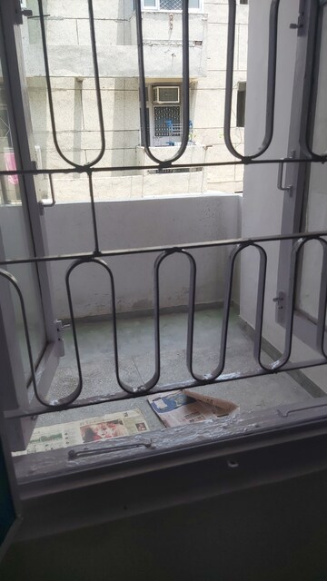 Balcony in 2.5 BHK Apartment at Mayur Vihar – for Rent