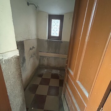 Kitchen in 1.5 BHK Builder Floor at Kotla Mubarakpur – for Rent
